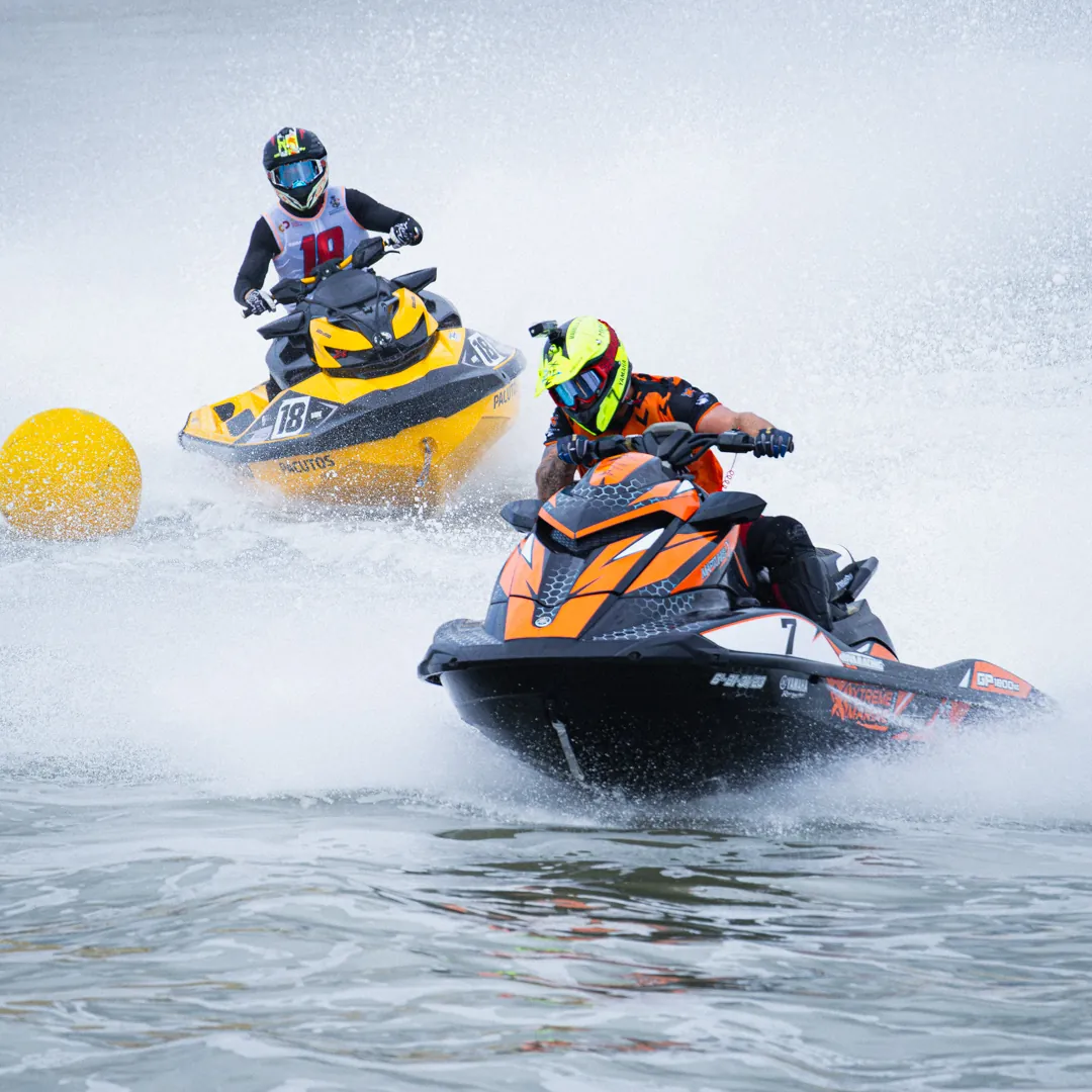 Consejos de Seguridad que Debes Conocer Antes de Montar en Moto de Agua